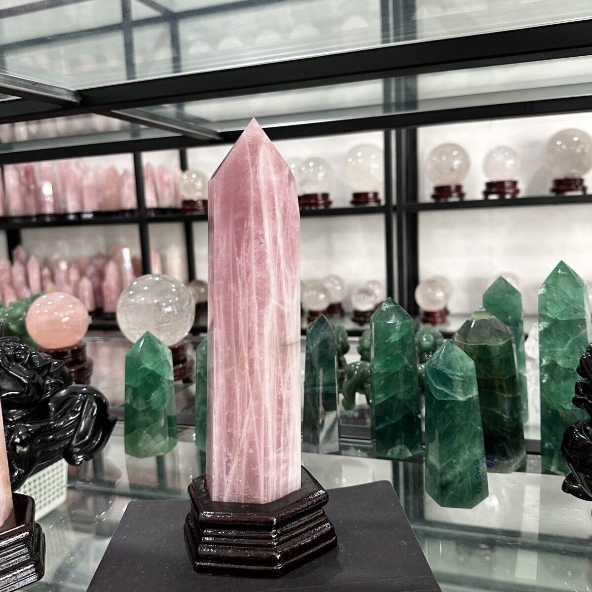 trụ đá thạch anh hồng