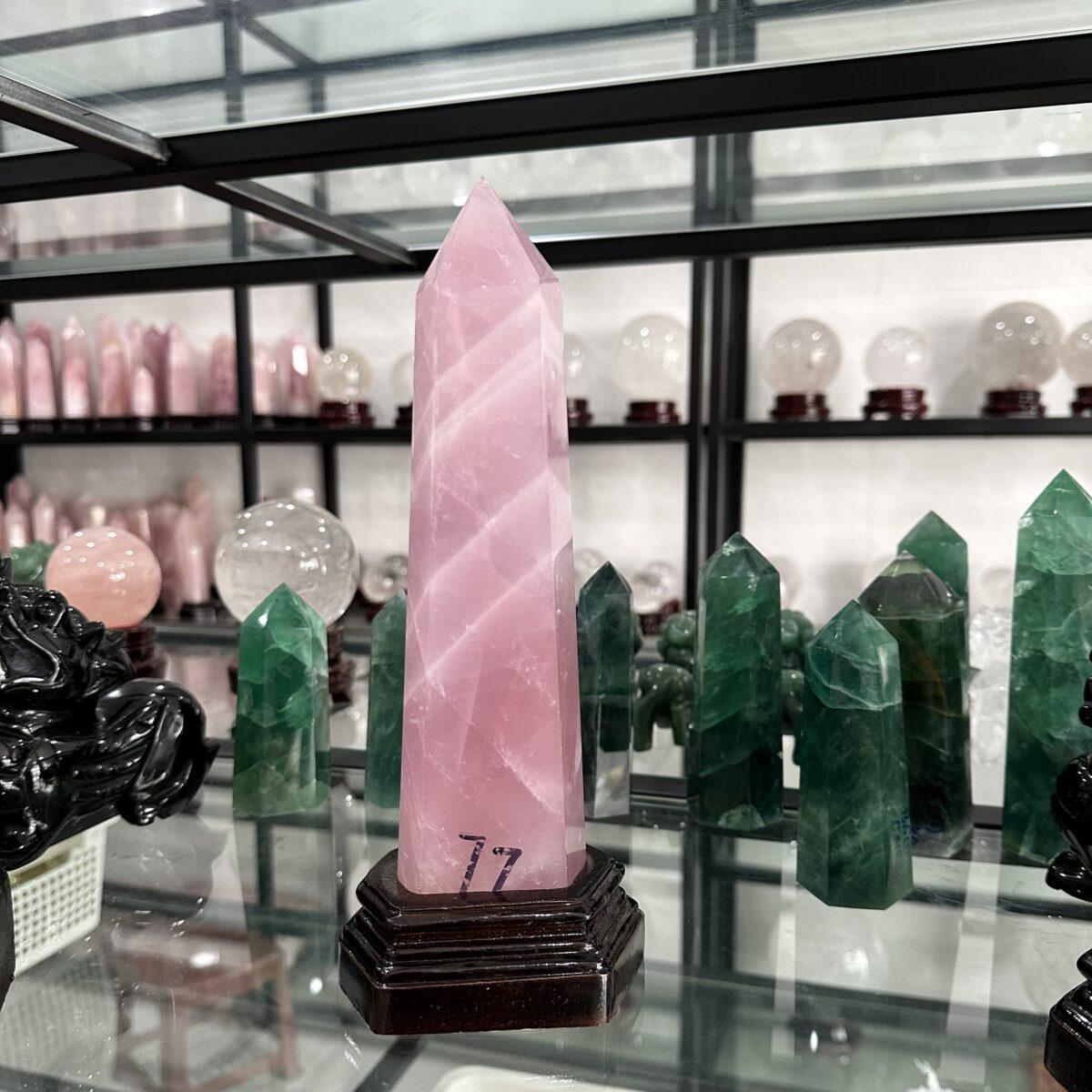 trụ đá thạch anh hồng