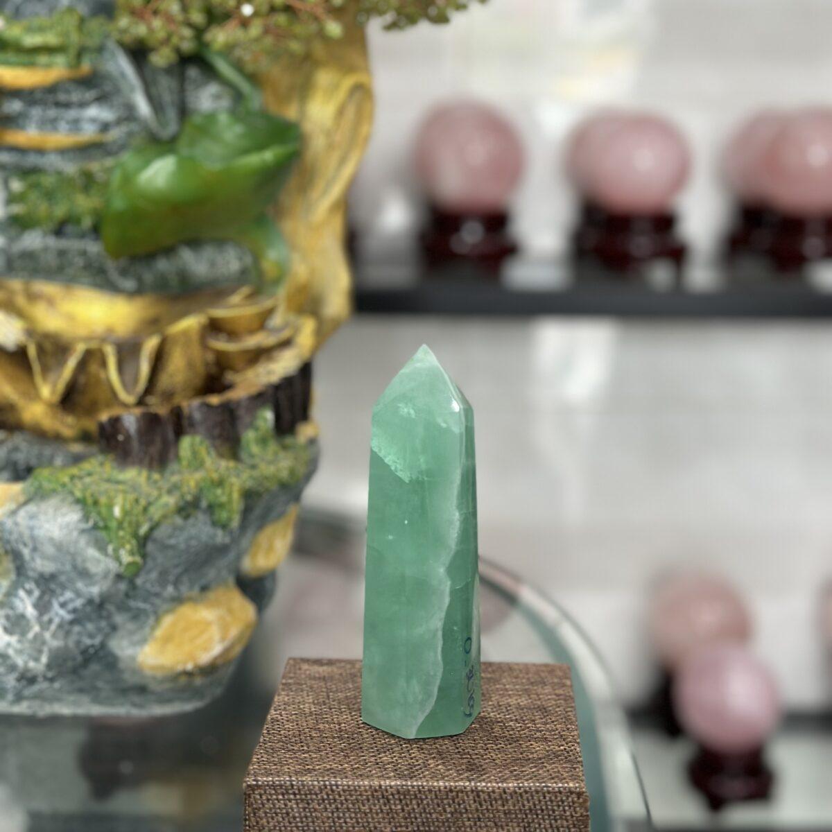 trụ đá fluorite xanh