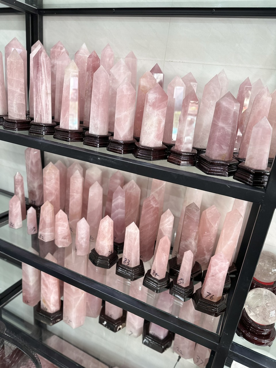 trụ đá thạch anh hồng