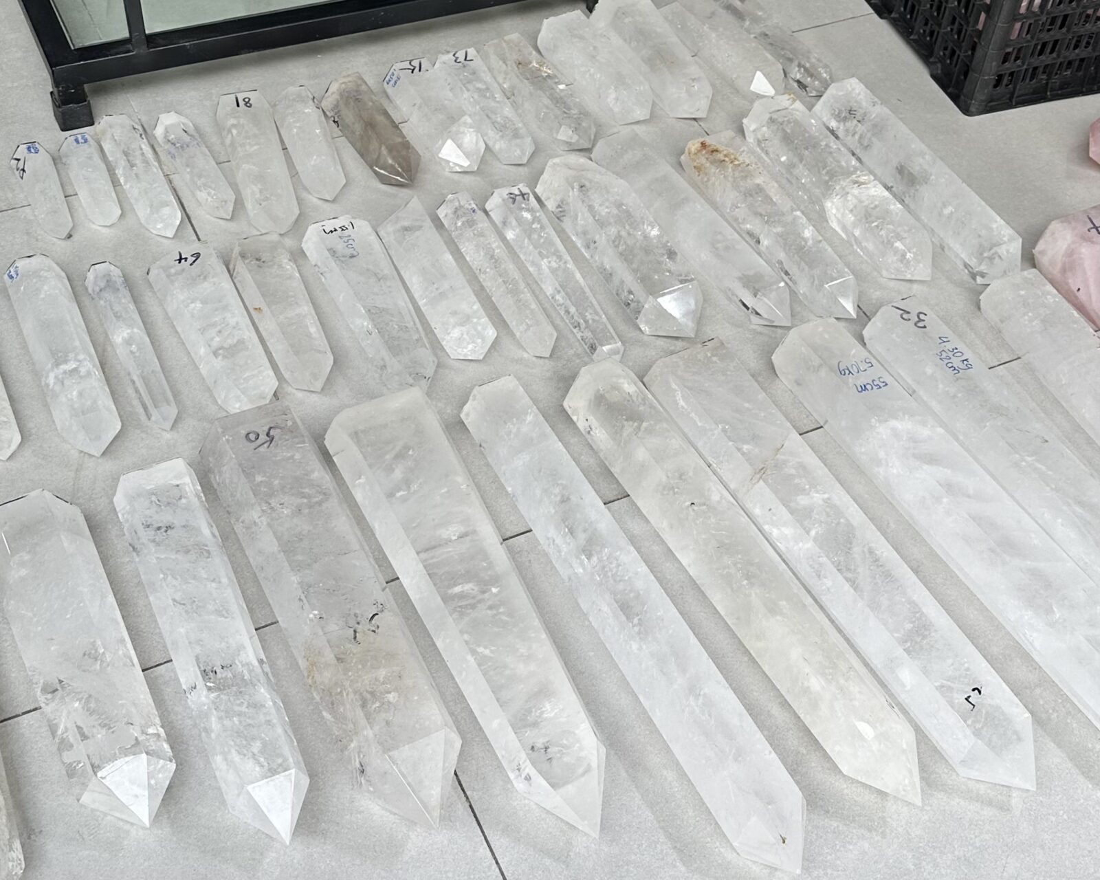 Trụ đá thạch anh trắng