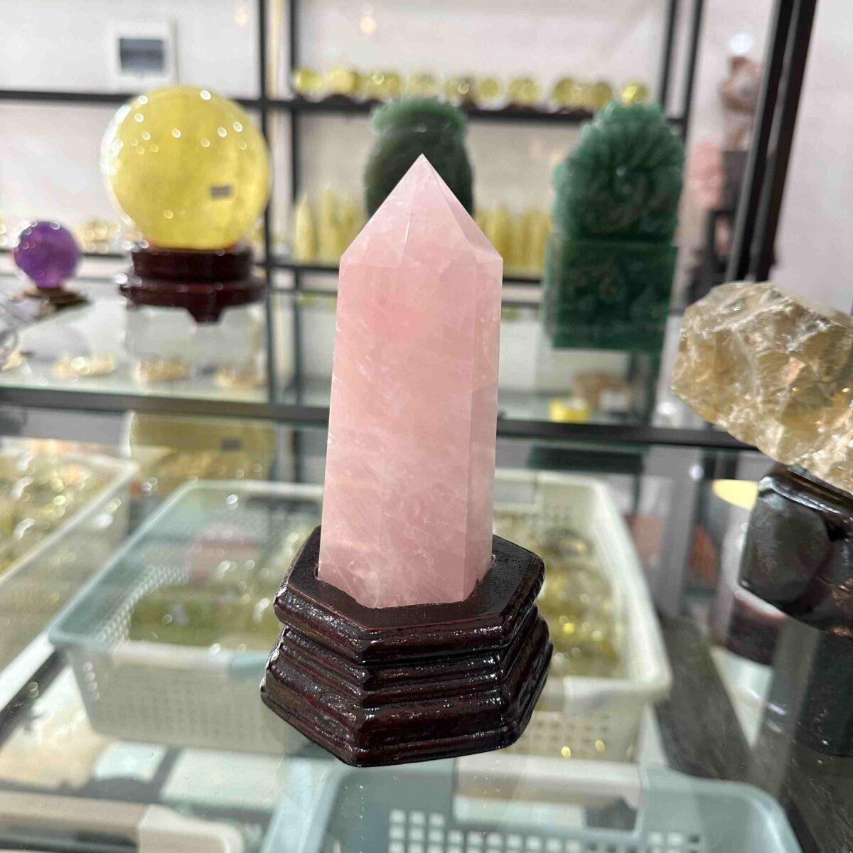 trụ đá thạch anh hồng