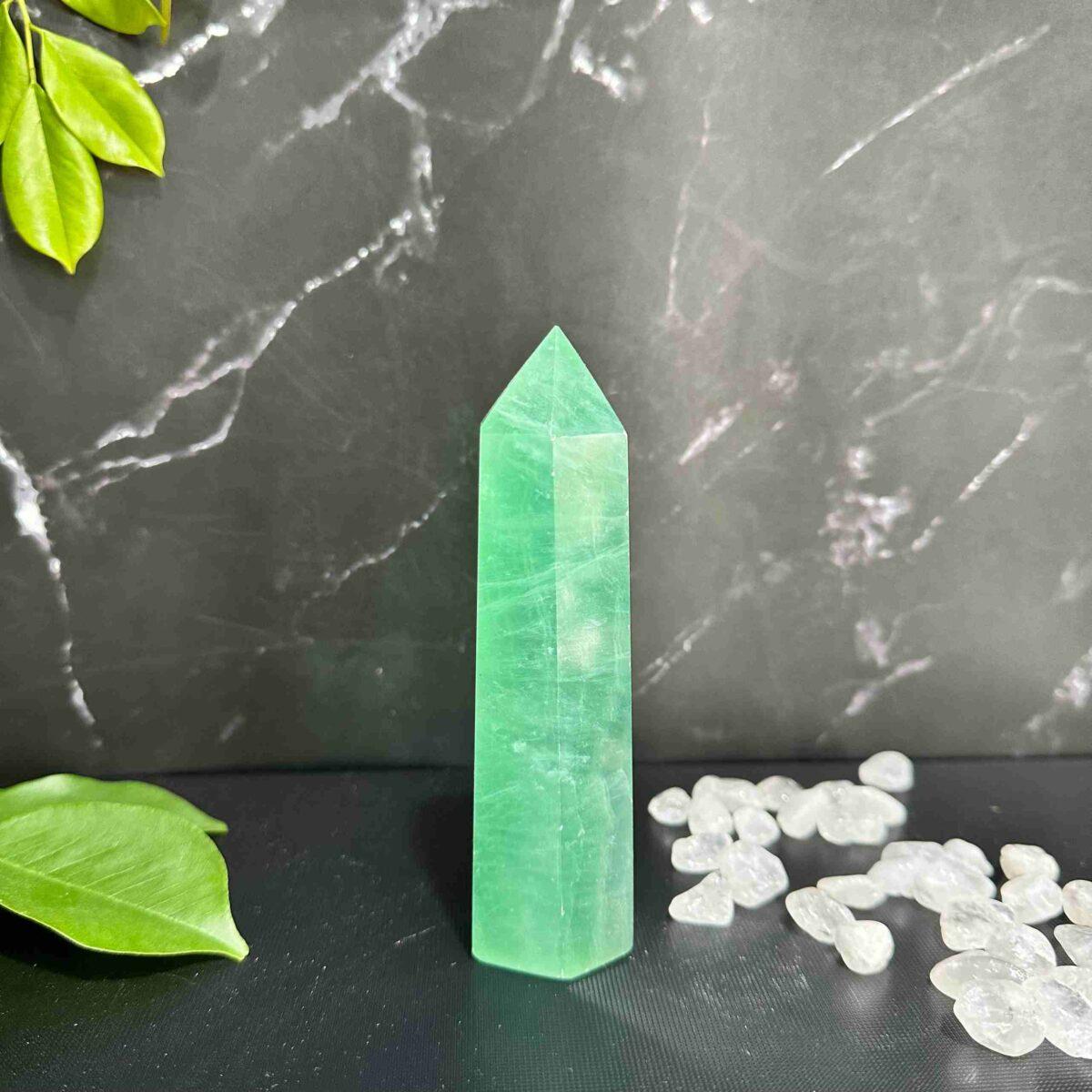 trụ đá fluorite xanh