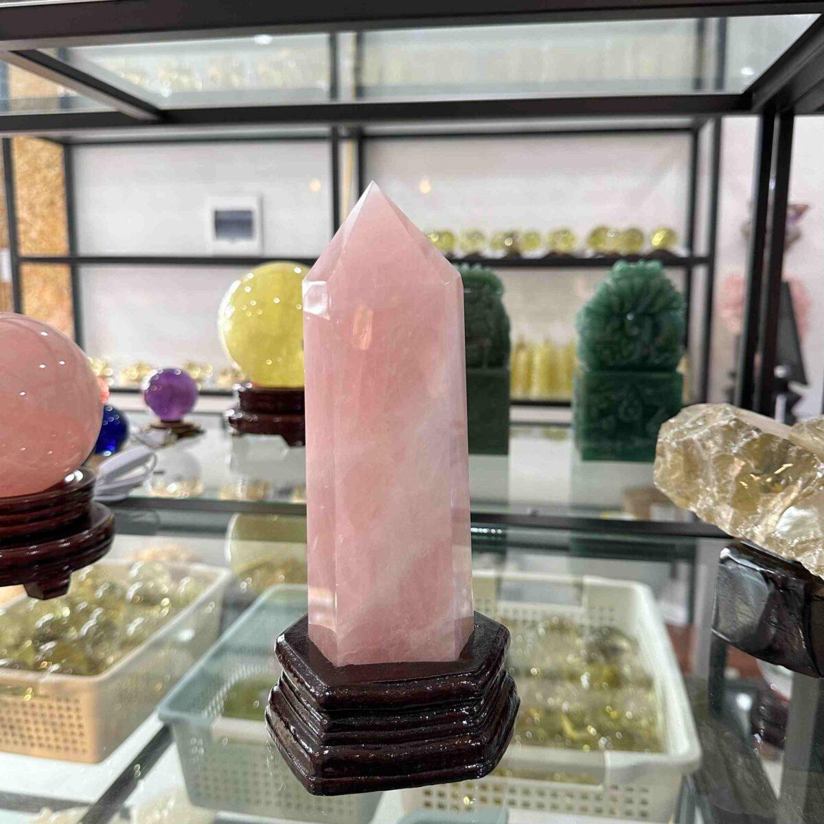 trụ đá thạch anh