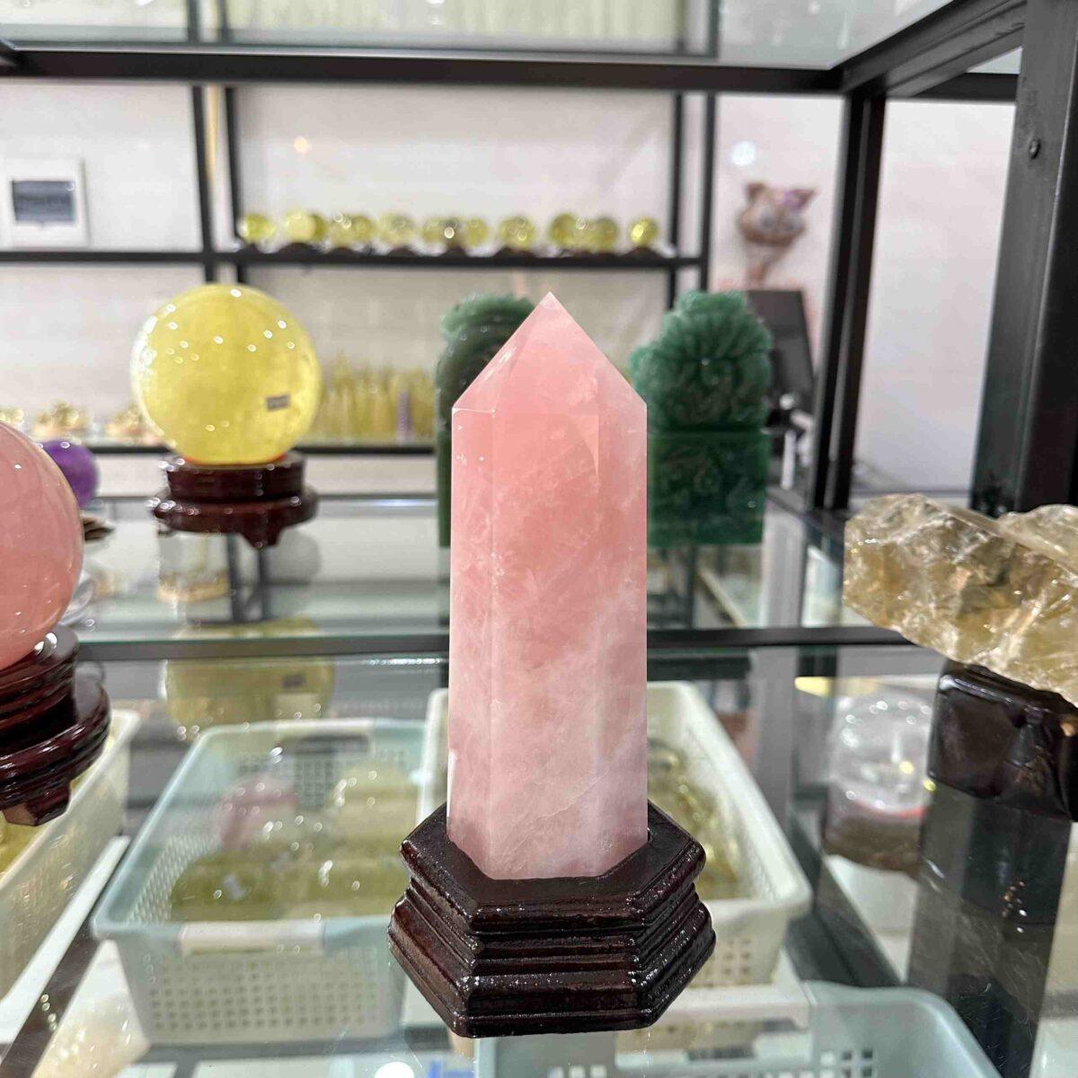 trụ đá thạch anh hồng