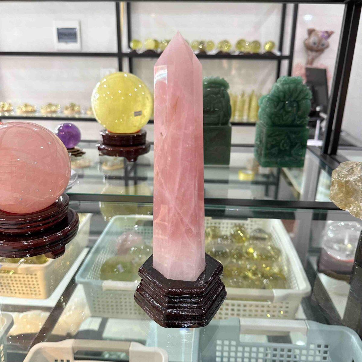 trụ đá thạch anh hồng