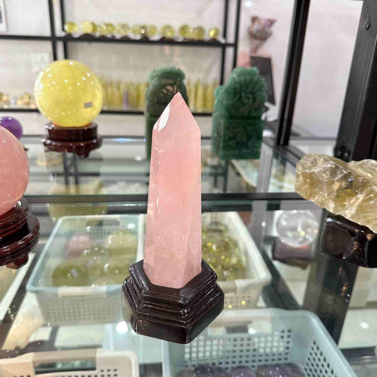 trụ đá thạch anh hồng