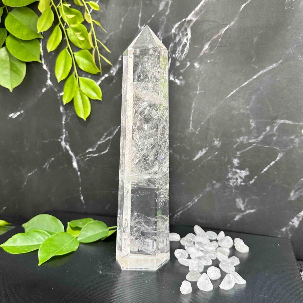 trụ đá thạch anh trắng