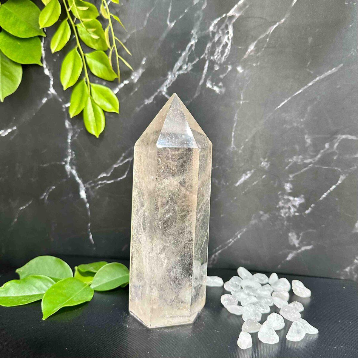 trụ đá thạch anh trắng