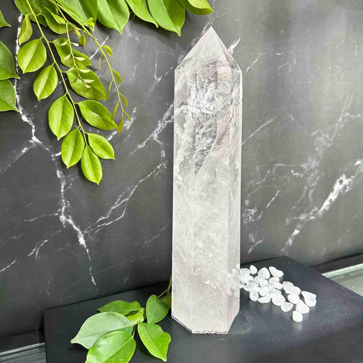 trụ đá thạch anh trắng