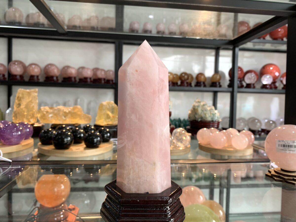 trụ đá thạch anh hồng